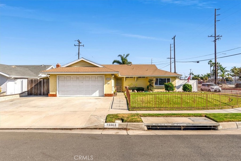 19962 Gloucester Lane, Huntington Beach, CA 92646