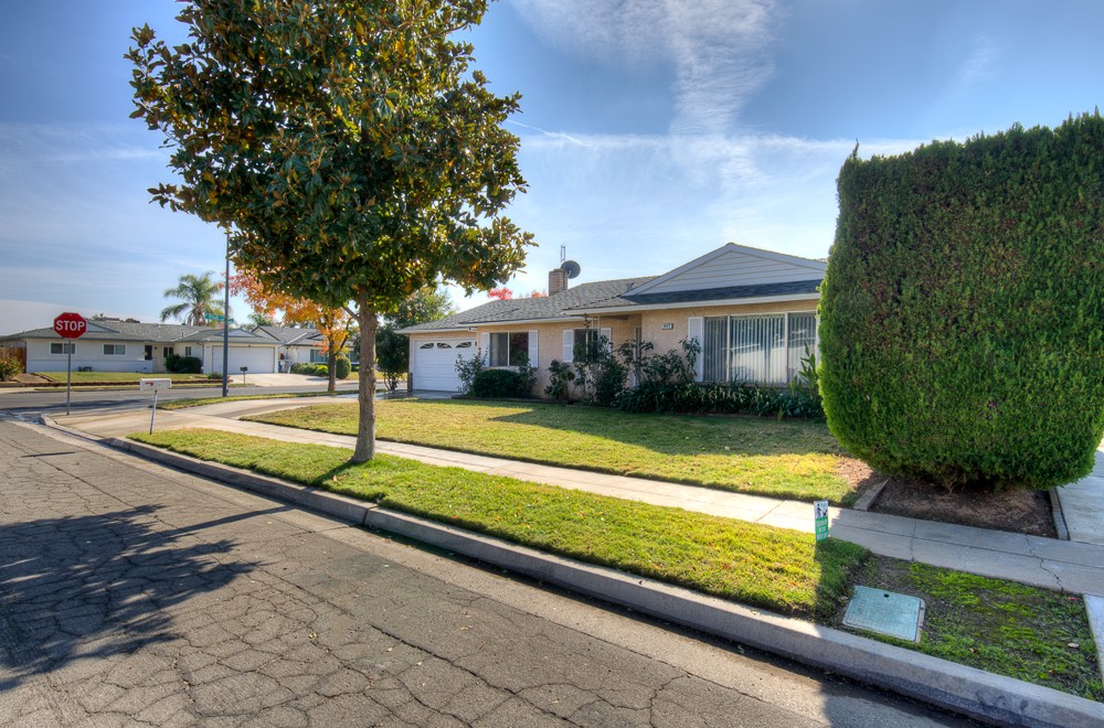 1417 W Minarets Avenue, Fresno, CA 93711