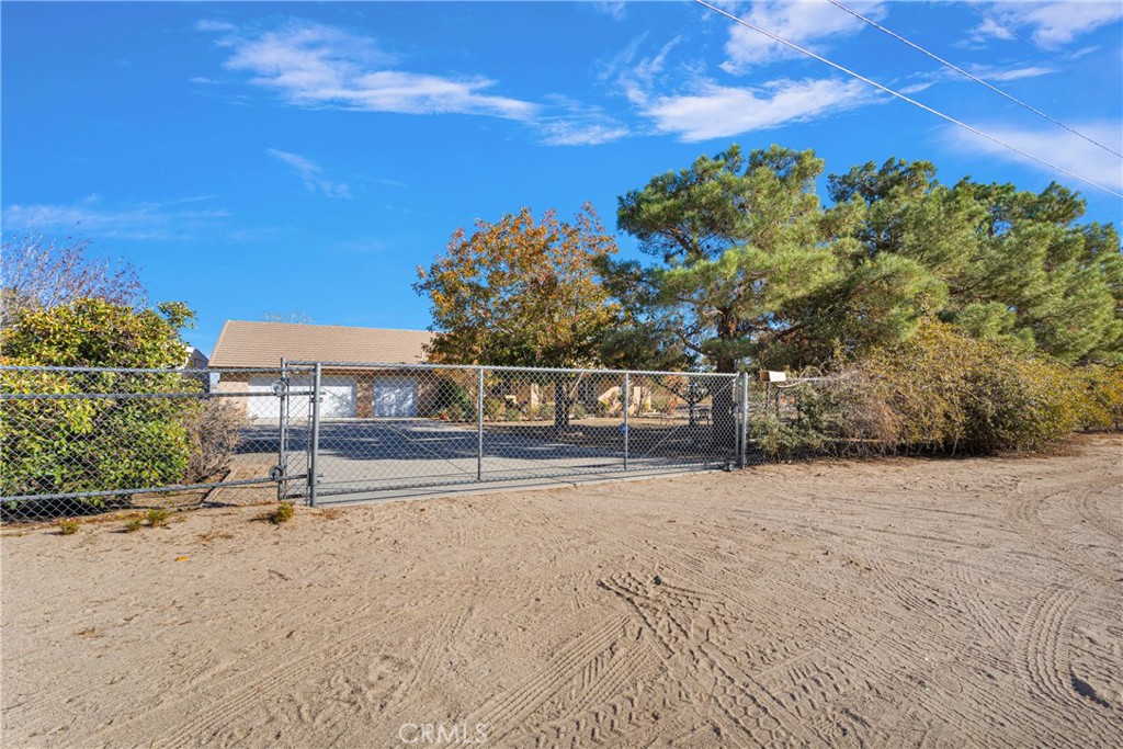 13375 Hacienda Road, Phelan, CA 92371