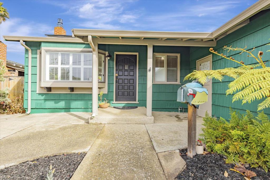 835 Montezuma Drive, Pacifica, CA 94044