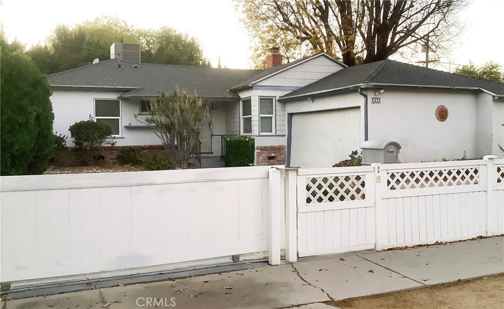 6925 Zelzah Avenue, Reseda, CA 91335