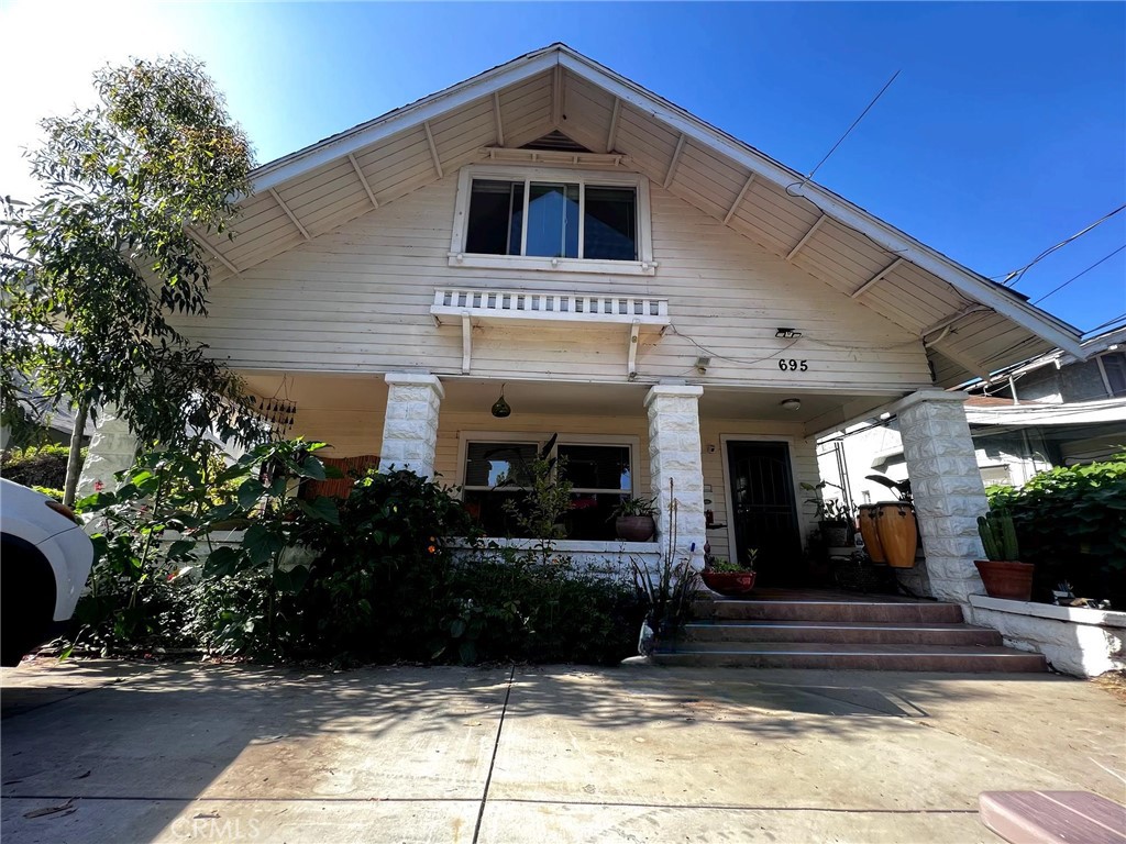 693 Santa Barbara Street | Similar Property Thumbnail 8