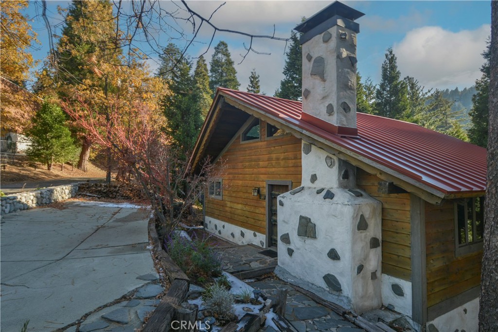 739 Bergschrund Drive, Crestline, CA 92325