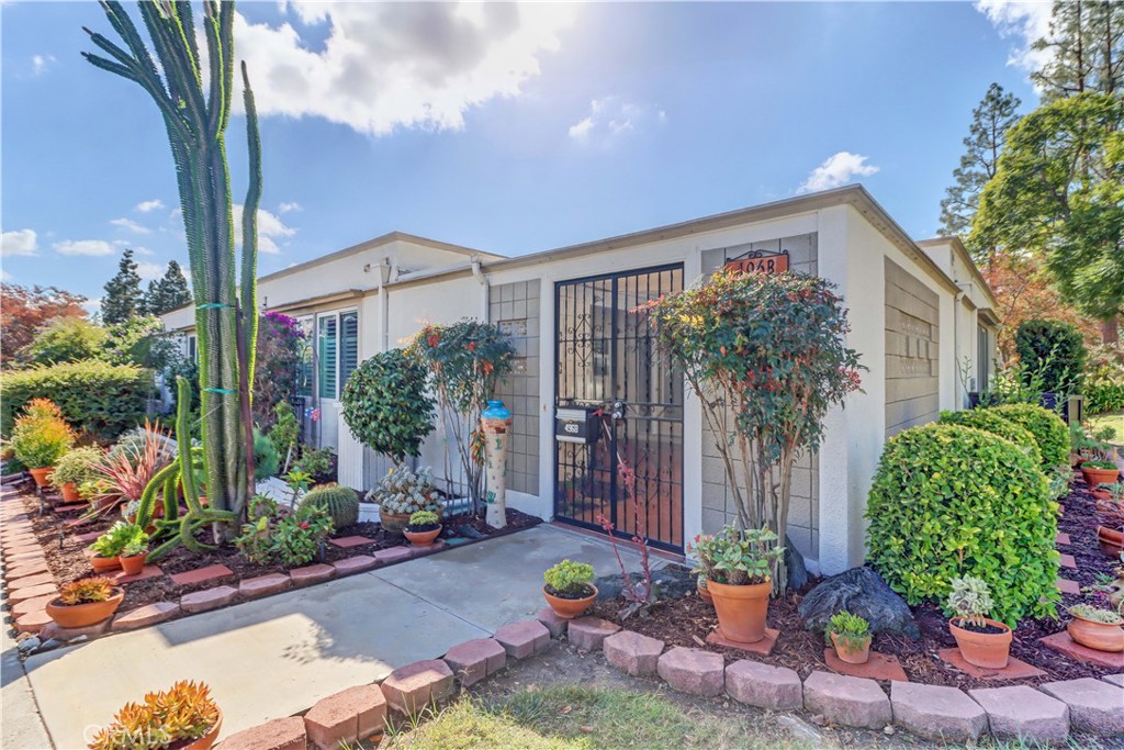 496 Calle Cadiz , #B, Laguna Woods, CA 92637