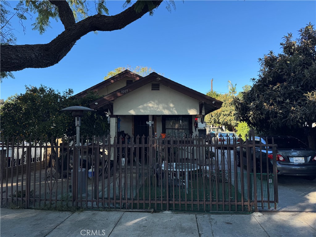 1009 1011 W Myrtle Street, Santa Ana, CA 92703