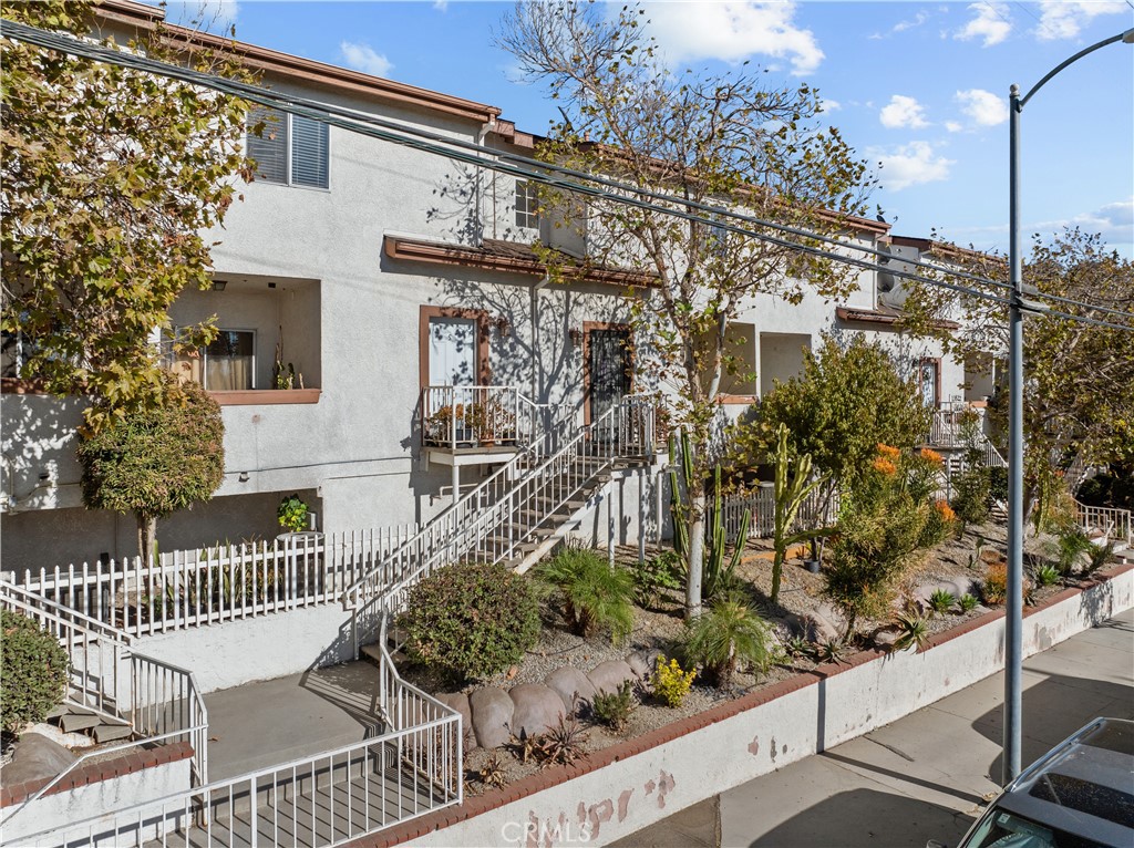 13522 Glenoaks Boulevard, #4 | Similar Property Thumbnail 8