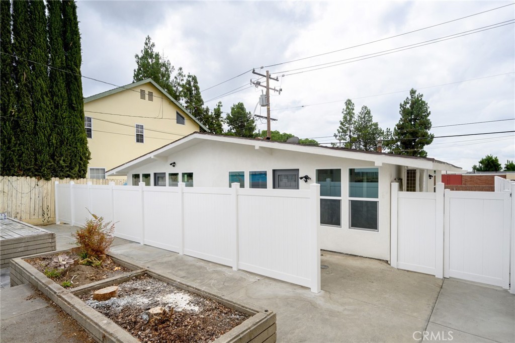 2246 Mira Vista Avenue, #B, Montrose, CA 91020