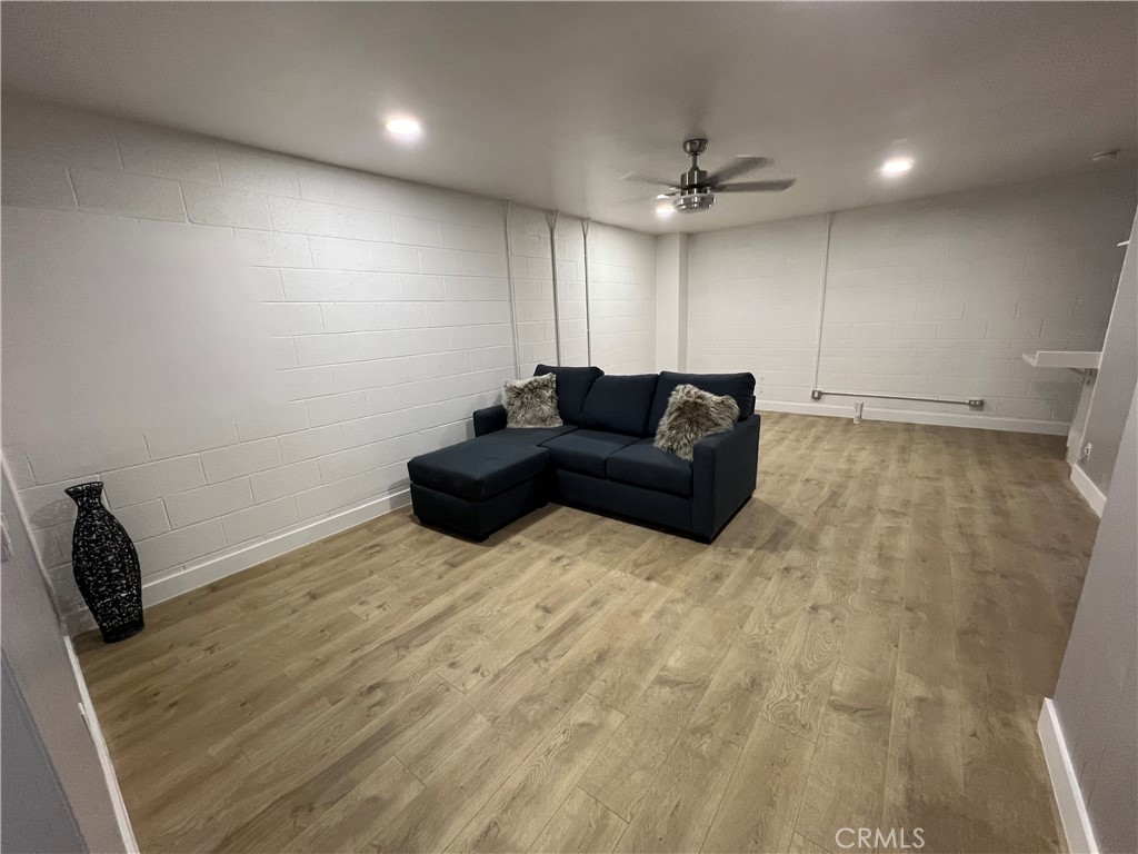 8422 S San Pedro Street | Similar Property Thumbnail 7