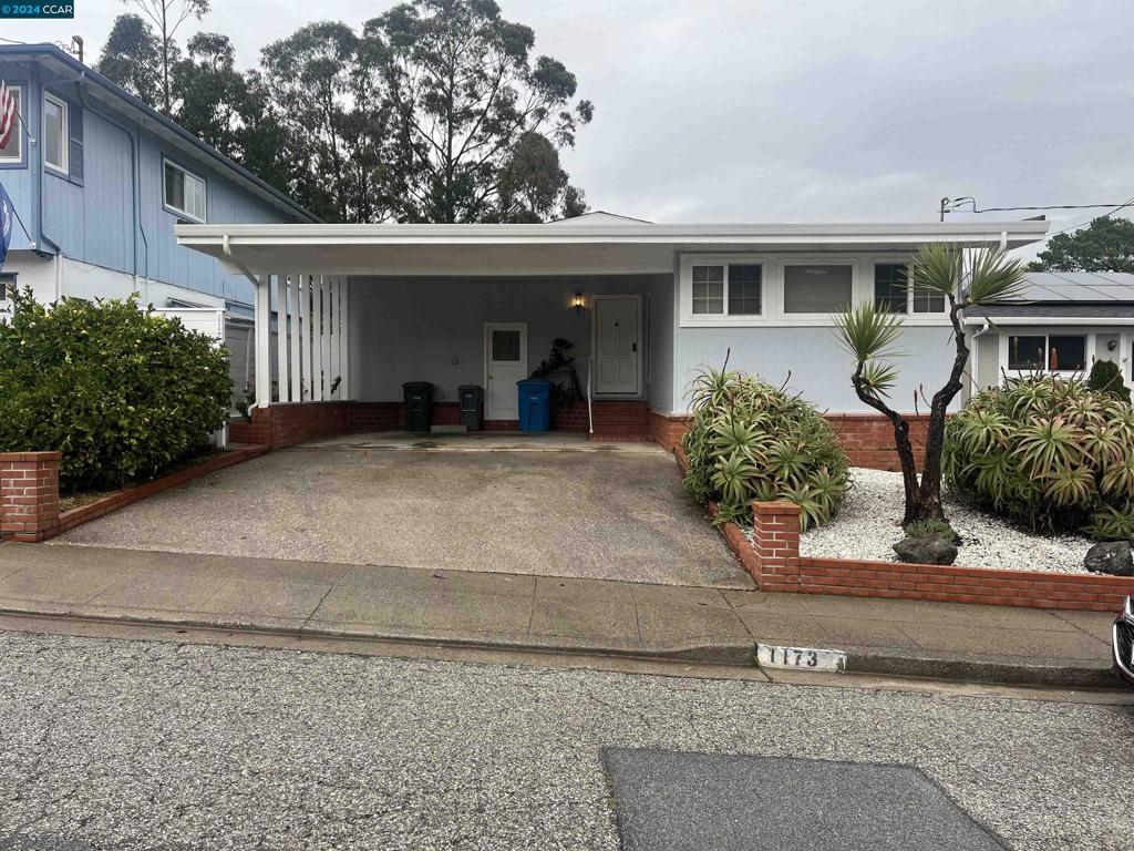 1173 Manzanita Dr, Pacifica, CA 94044