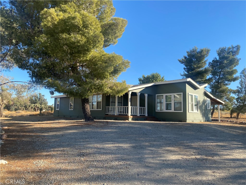 9623 Smith Road, Phelan, CA 92371