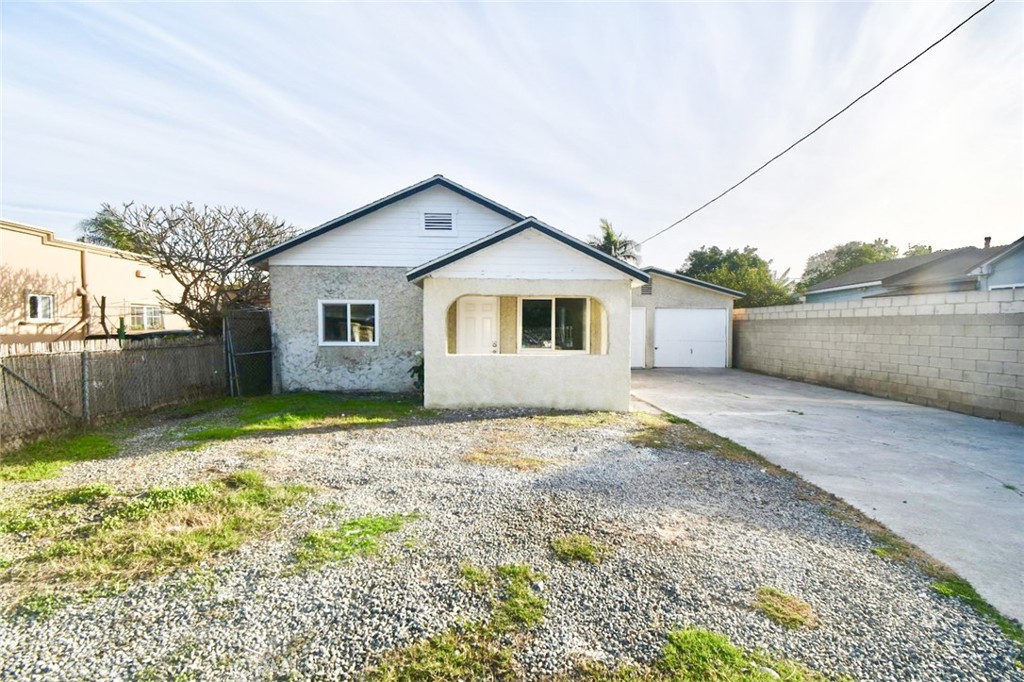 2534 W Pomona Street | Similar Property Thumbnail 6