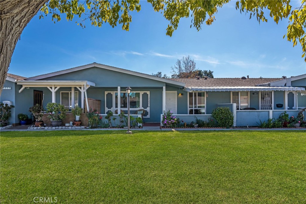 19221 Avenue Of The Oaks , #B, Newhall, CA 91321