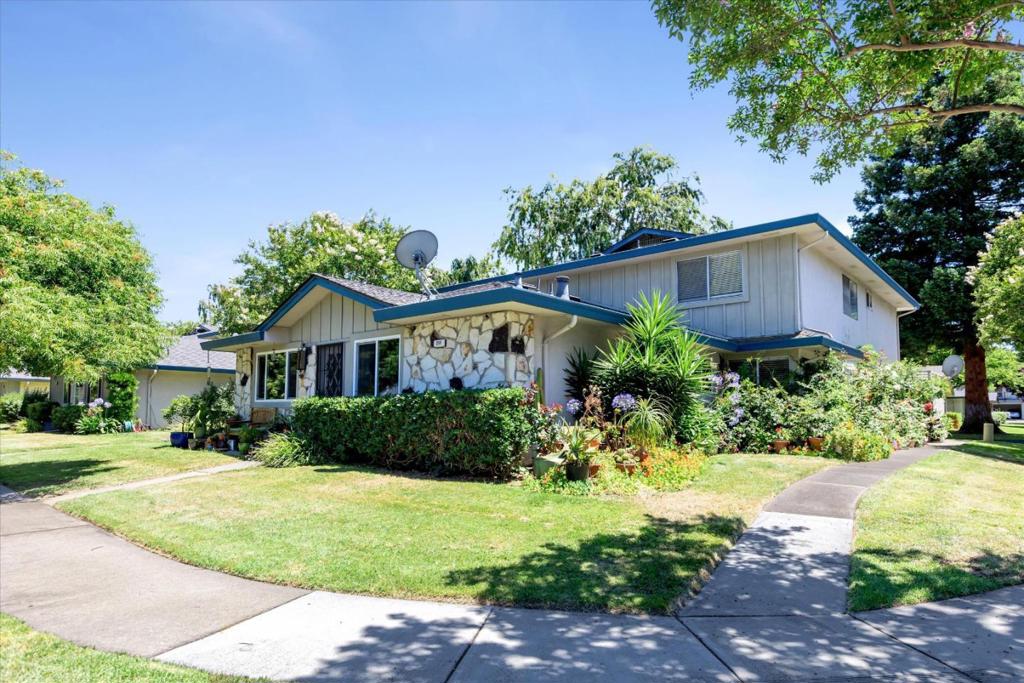 210 Gomes Court, #4, Campbell, CA 95008