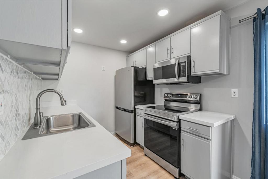 12801 Moorpark Street, #203 | Similar Property Thumbnail