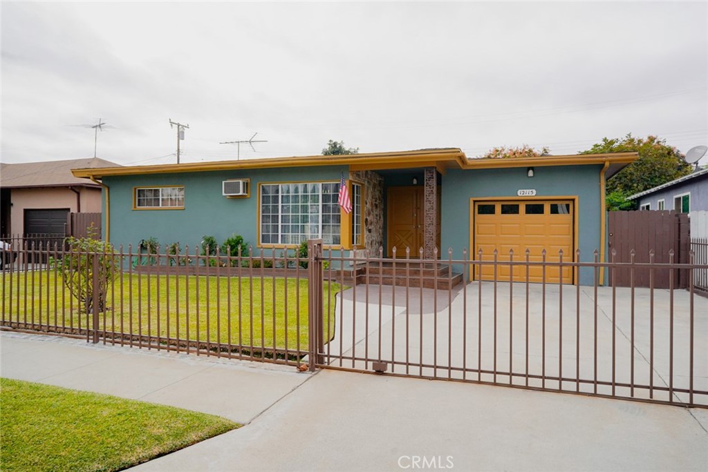 12115 Cornuta Avenue, Downey, CA 90242