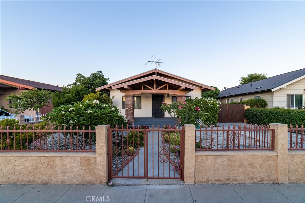 920 Cerritos Avenue | Similar Property Thumbnail 2