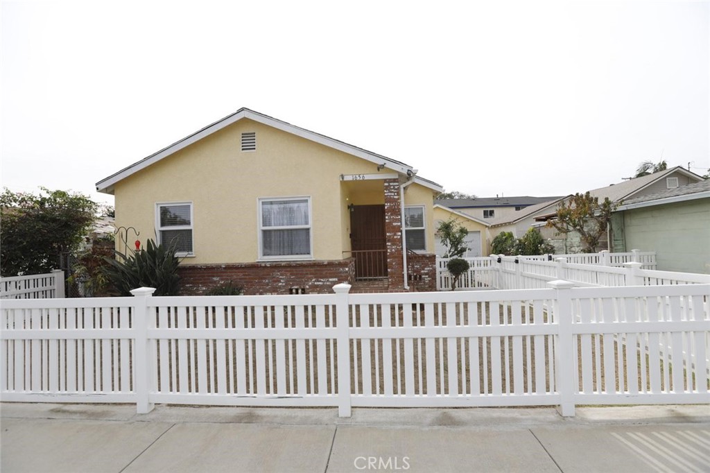 1656 W Gardena Boulevard | Similar Property Thumbnail 2