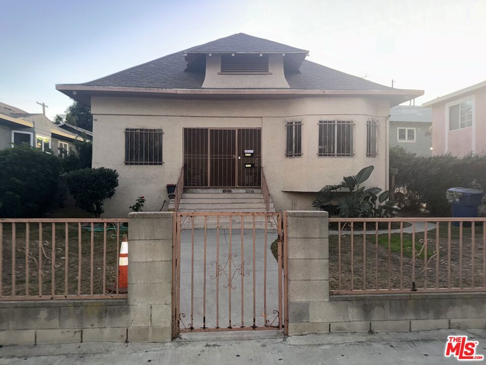 1008 E Adams Boulevard, Los Angeles, CA 90011