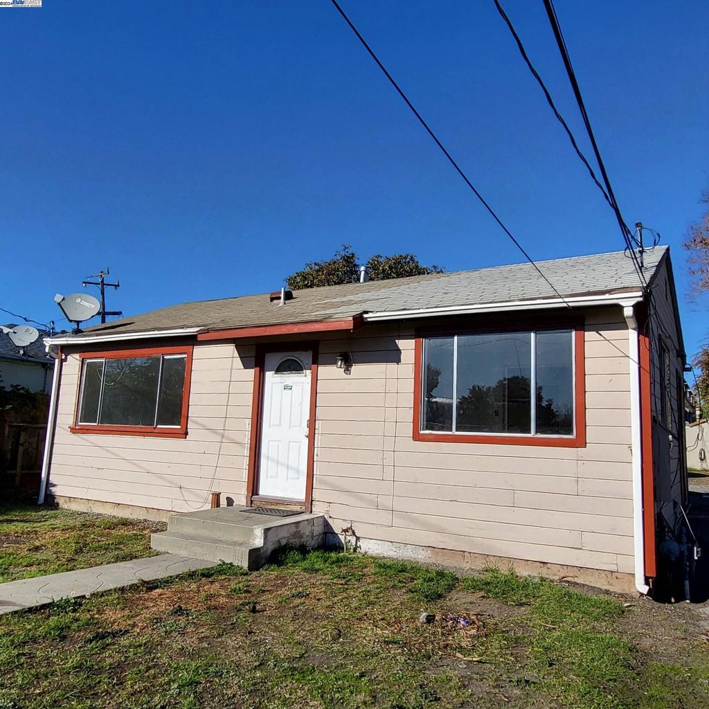 1065 Runnymede St, East Palo Alto, CA 94303