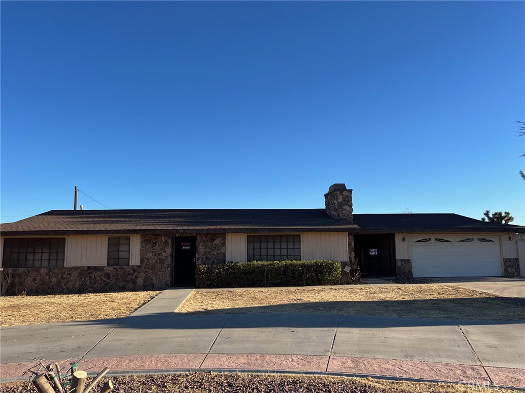 13807 Kiowa Road, Apple Valley, CA 92307