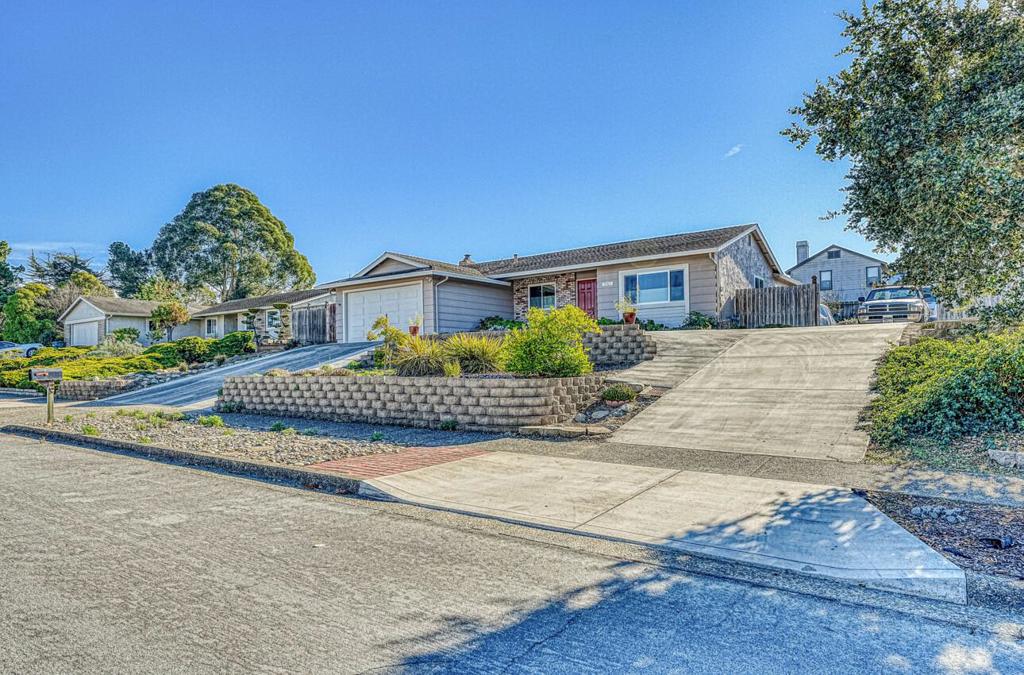 9760 Arrowleaf Trail, Salinas, CA 93907