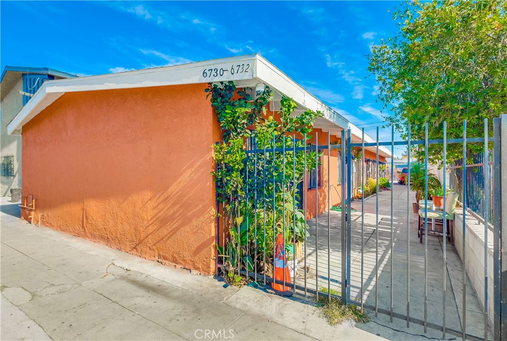 6730 N Paramount Boulevard | Similar Property Thumbnail