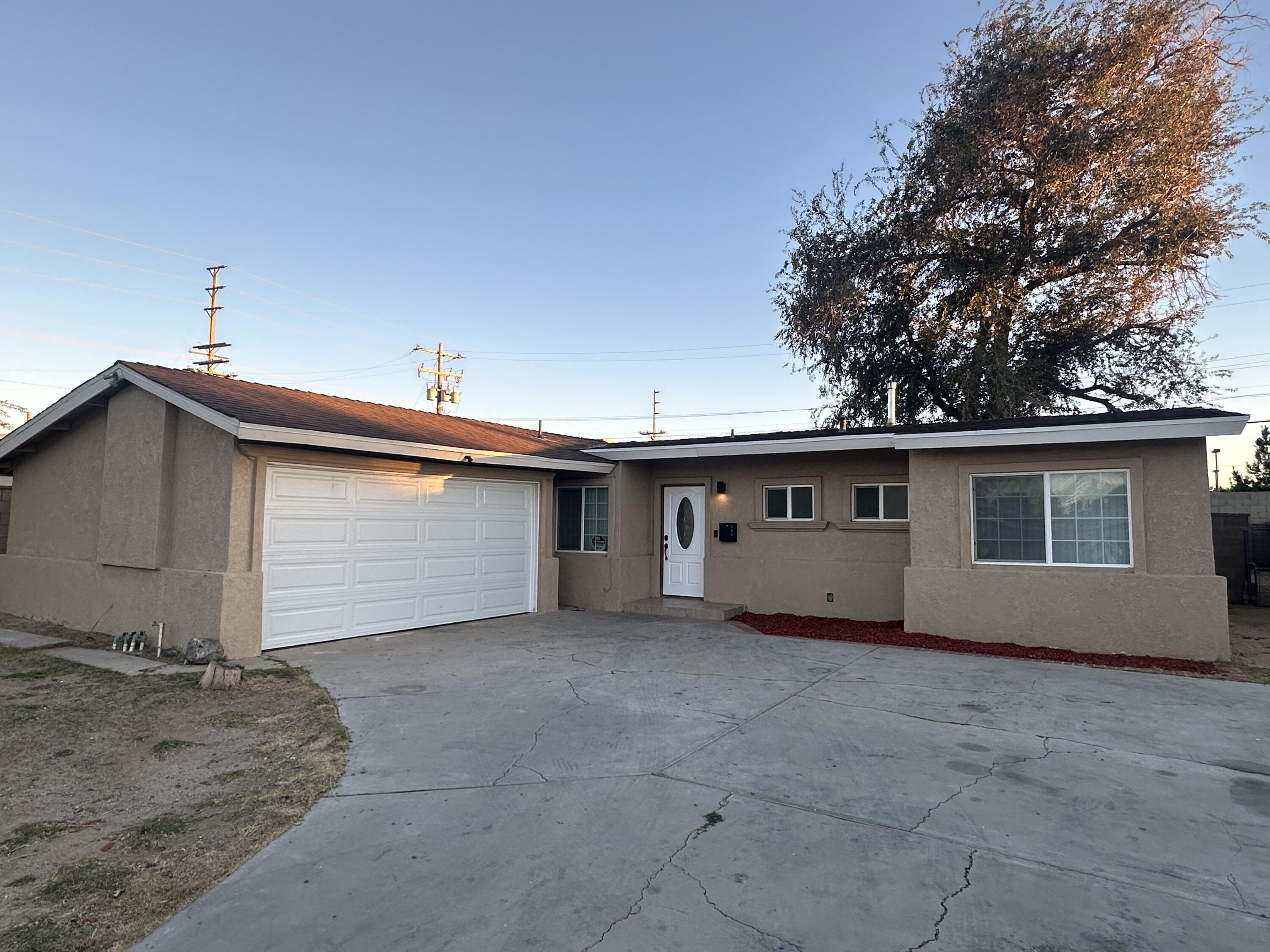 1016 W Avenue J-14, Lancaster, CA 93534