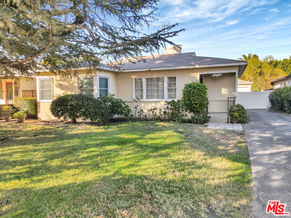 12307 Collins Street, Valley Village, CA 91607