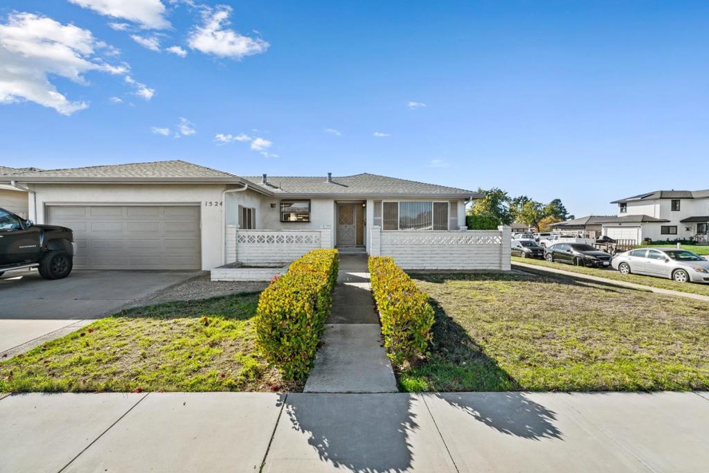 1524 Los Altos Way, Salinas, CA 93906