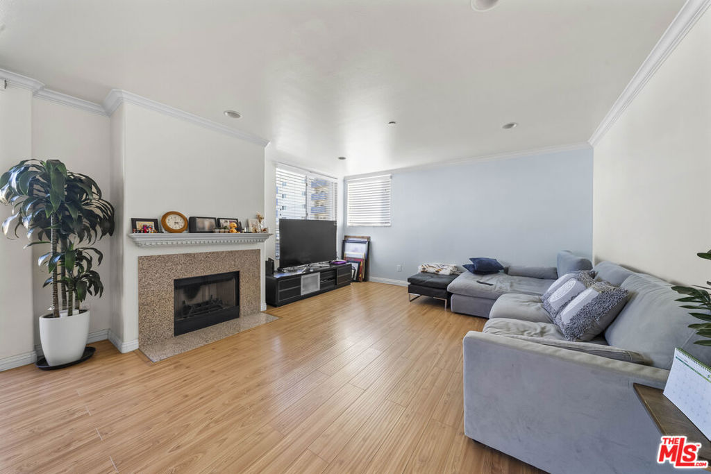 1049 S Hobart Boulevard, #203, Los Angeles, CA 90006