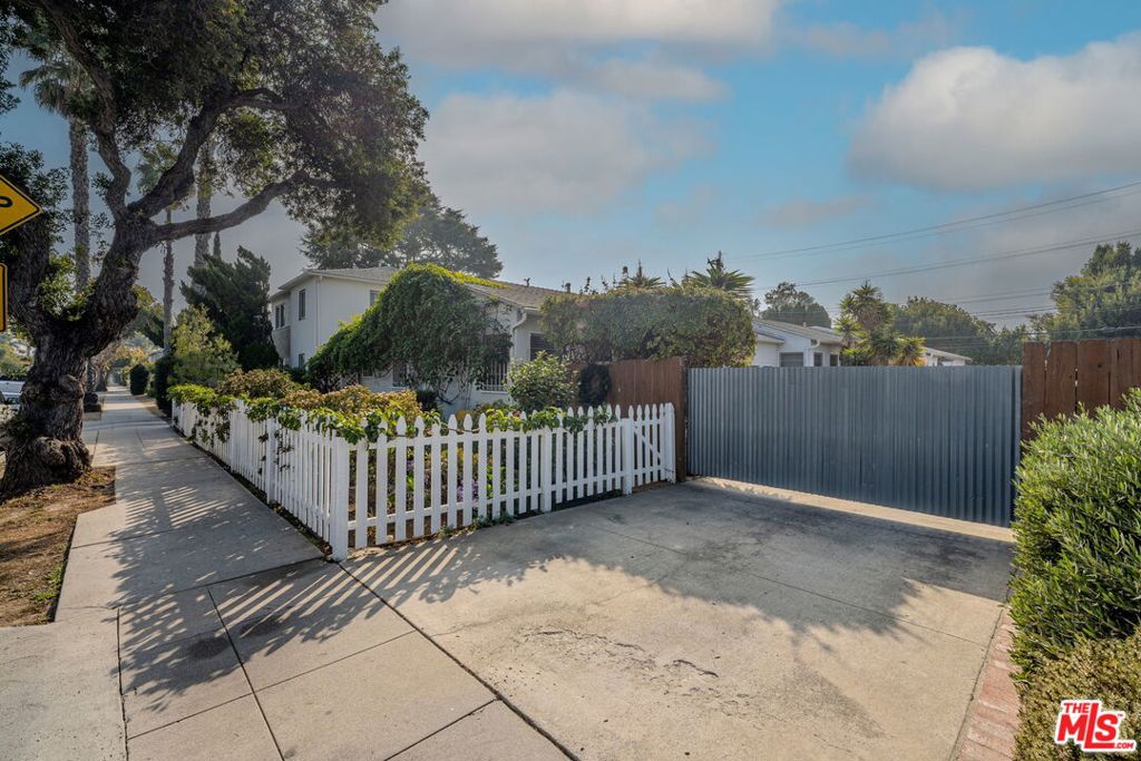 2252 1/2 28Th Street, Santa Monica, CA 90405