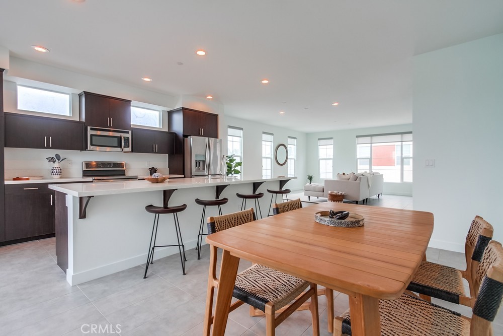 2015 Placentia Avenue | Similar Property Thumbnail 4