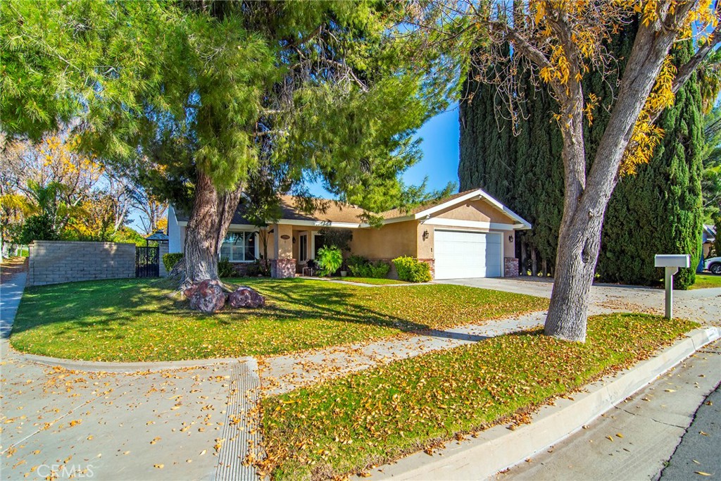 22397 Barbacoa Drive, Saugus, CA 91350