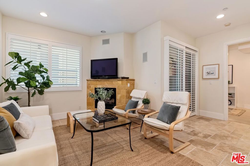 16123 W Sunset Boulevard, #204 | Similar Property Thumbnail