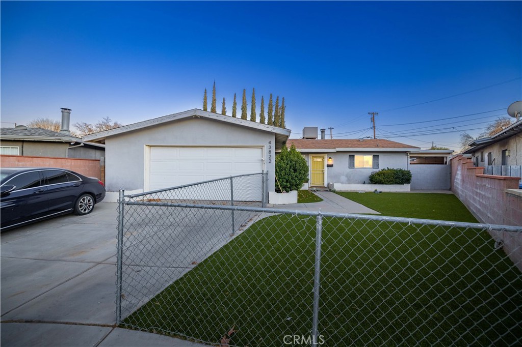 43822 Loneoak Avenue, Lancaster, CA 93534