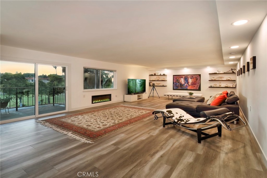 2354 Via Mariposa , #1B | Similar Property Thumbnail