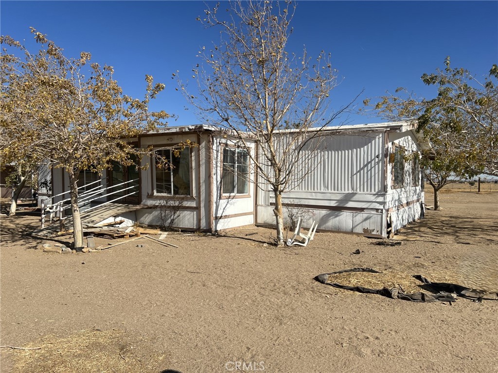 10449 Caliente Road, Hesperia, CA 92344