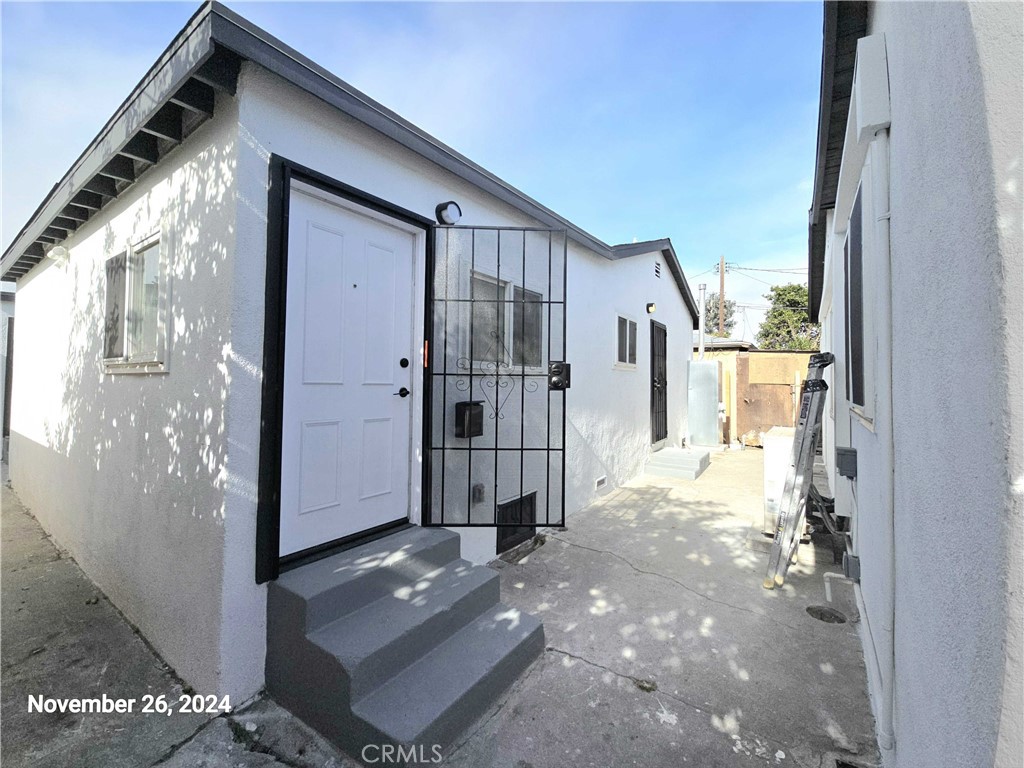 10916 S Inglewood Avenue, #10916 1/2 | Similar Property Thumbnail 4