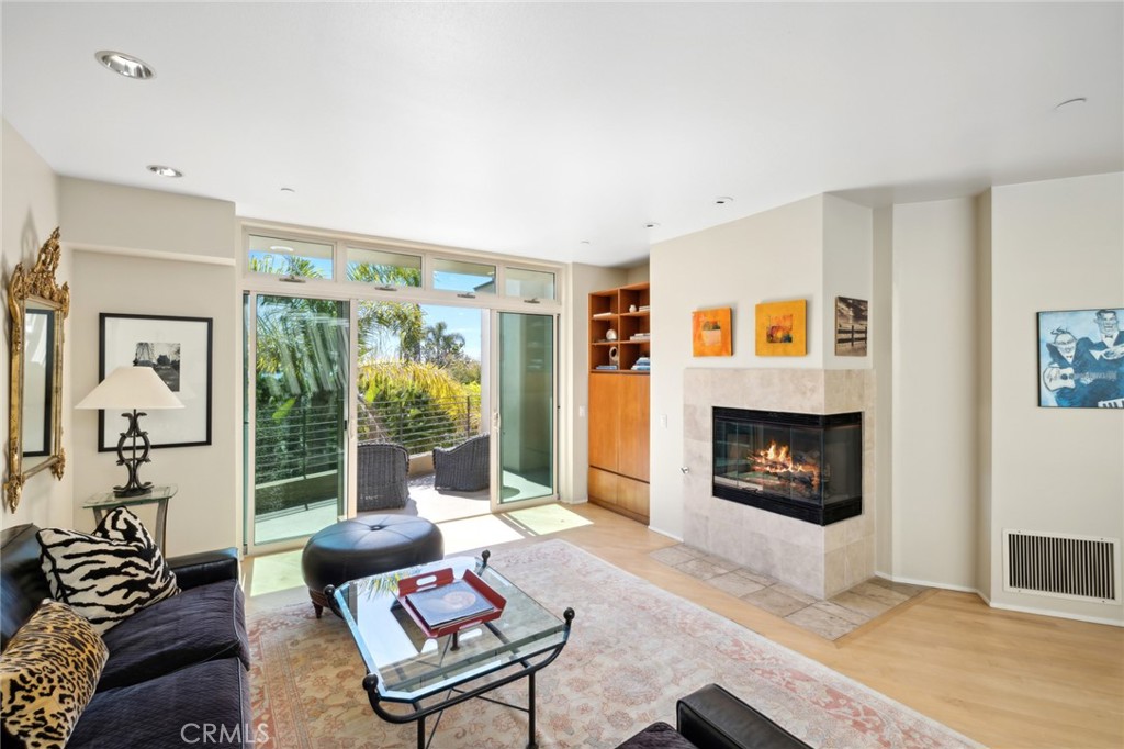 1547 N Coast | Similar Property Thumbnail