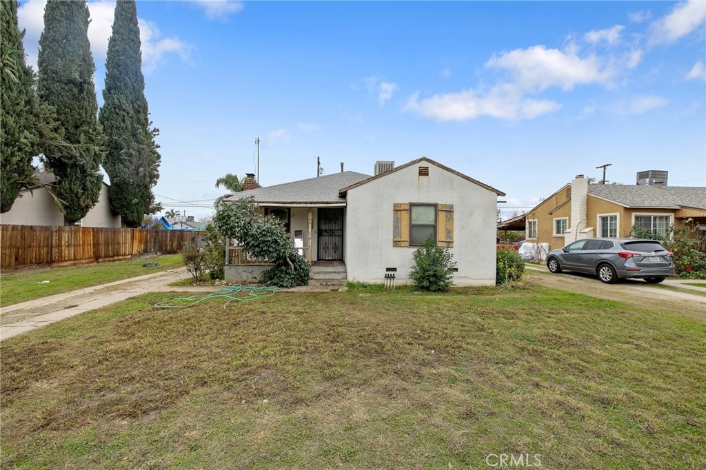 2134 E Cambridge Avenue, Fresno, CA 93703