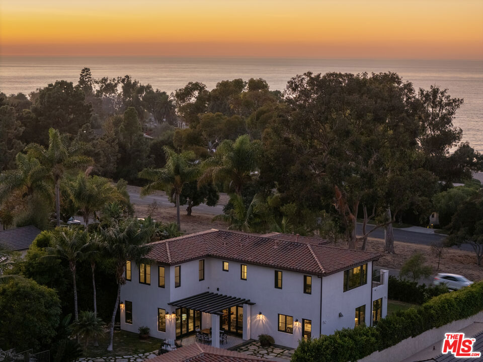 1336 Palos Verdes Drive | Similar Property Thumbnail