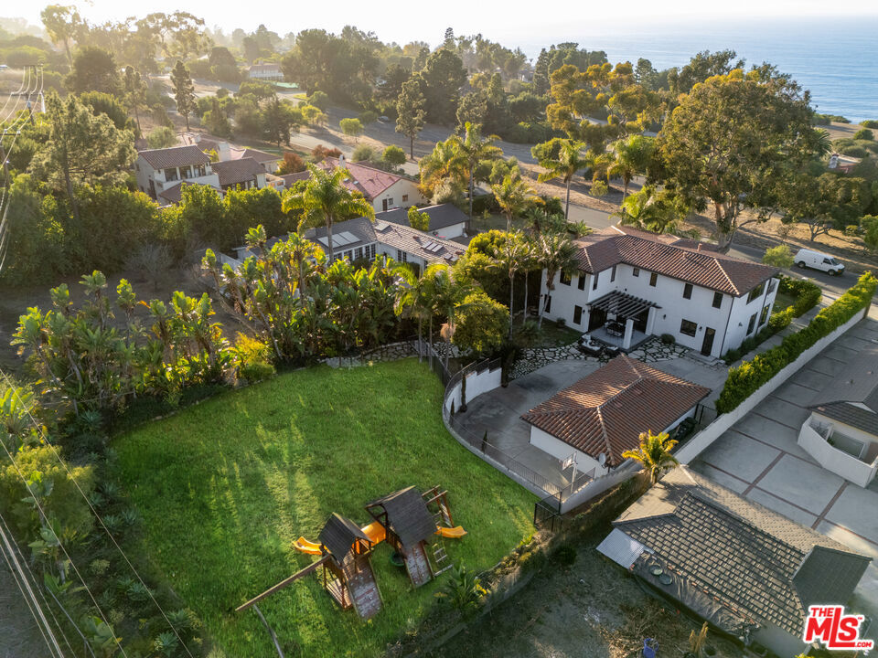 1336 Palos Verdes Drive | Similar Property Thumbnail