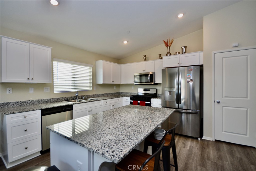 1375 Caprice Court, Hemet, CA 92543