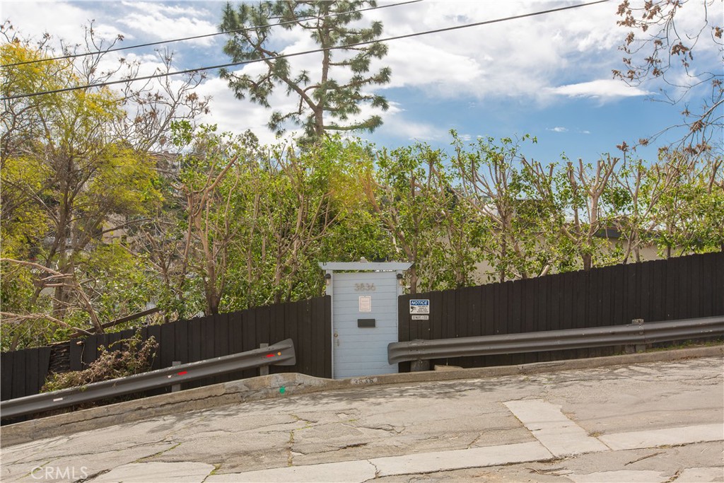 3836 De Longpre Avenue | Similar Property Thumbnail