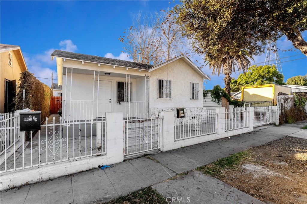 9821 Towne Avenue | Similar Property Thumbnail