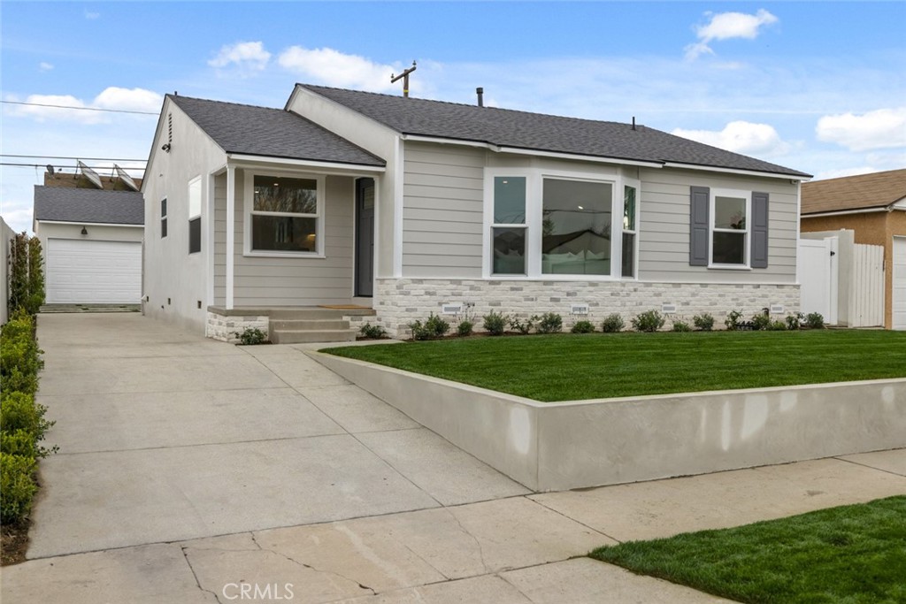 4568 Obispo Avenue | Similar Property Thumbnail 1