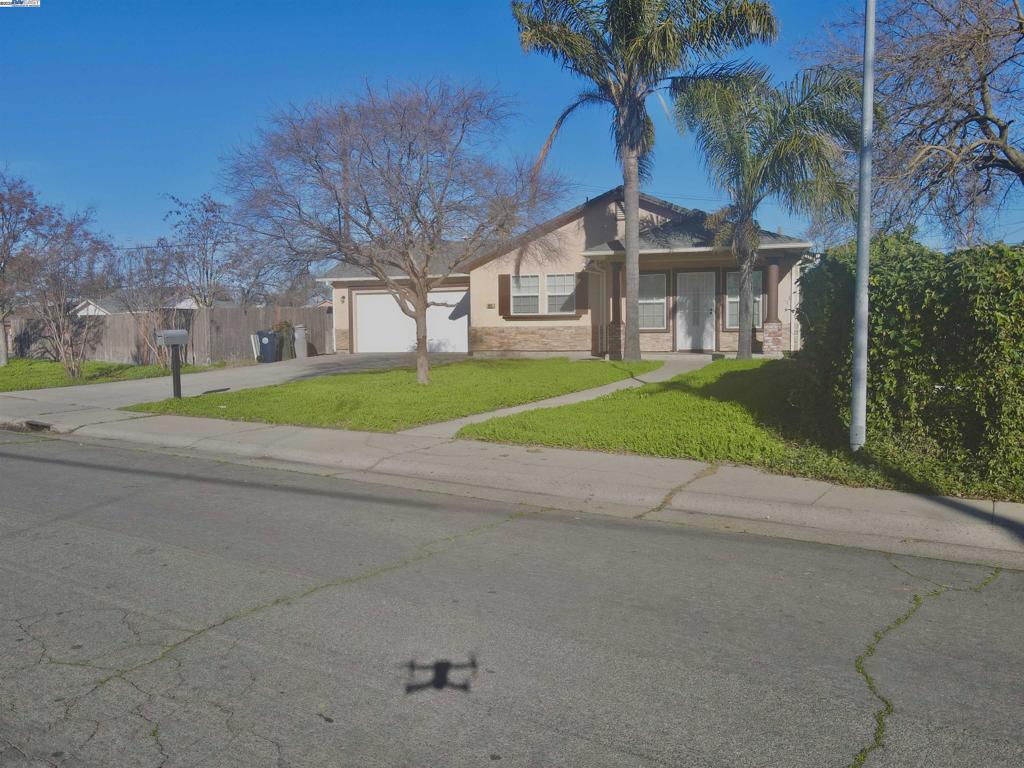 925 Los Robles Blvd, Sacramento, CA 95838