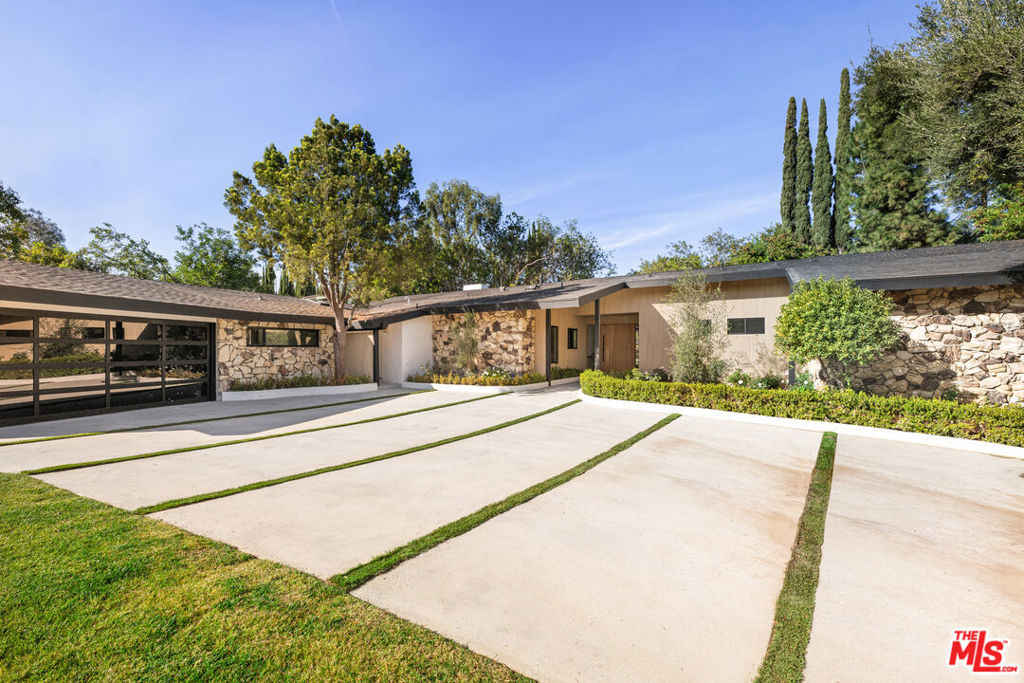 18155 Lake Encino Drive | Similar Property Thumbnail