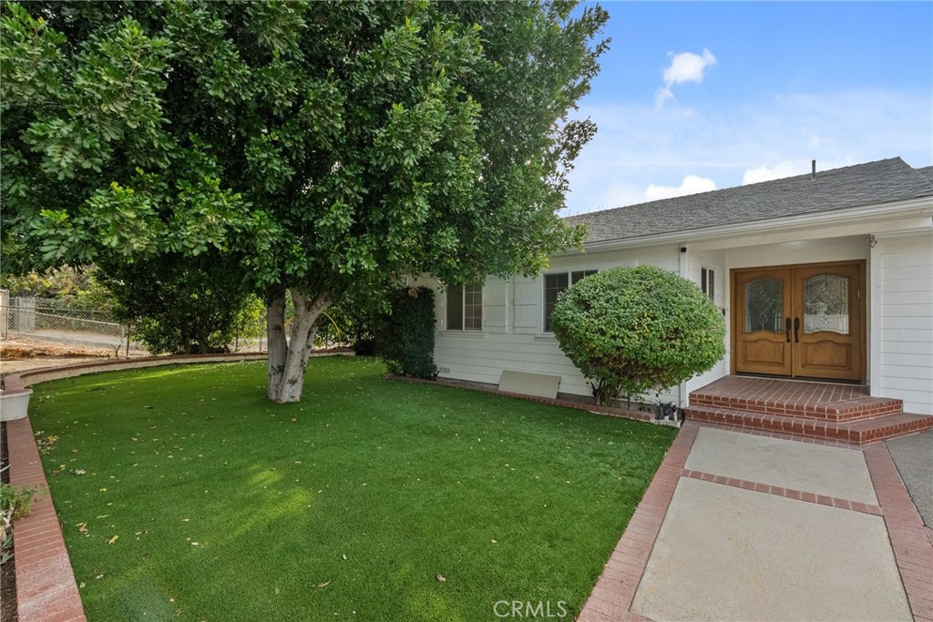 18162 Calvert Street, Tarzana, CA 91335