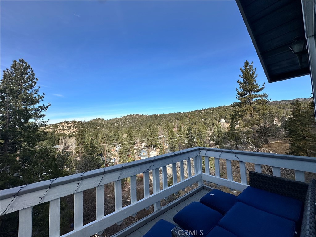 33010 Donner Lane, Running Springs, CA 92382